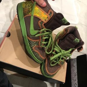 Nike SB Dunk High Pro “De La Soul”